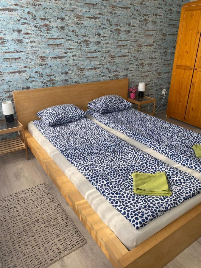 Апартаменти Dozsa Apartman Геделле Екстер'єр фото